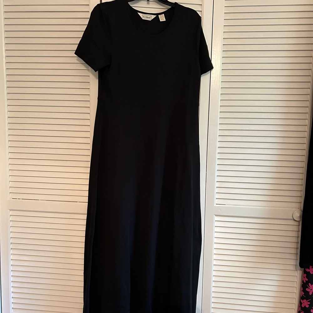 L.L. Bean Black A-Line Maxi Dress Crew Neck Short Sleeve